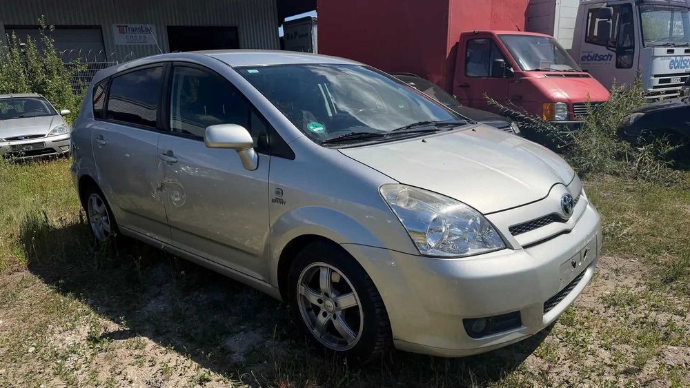 Toyota Corolla Verso 2.2d4d 136к.с. 2005г. се продава на части
