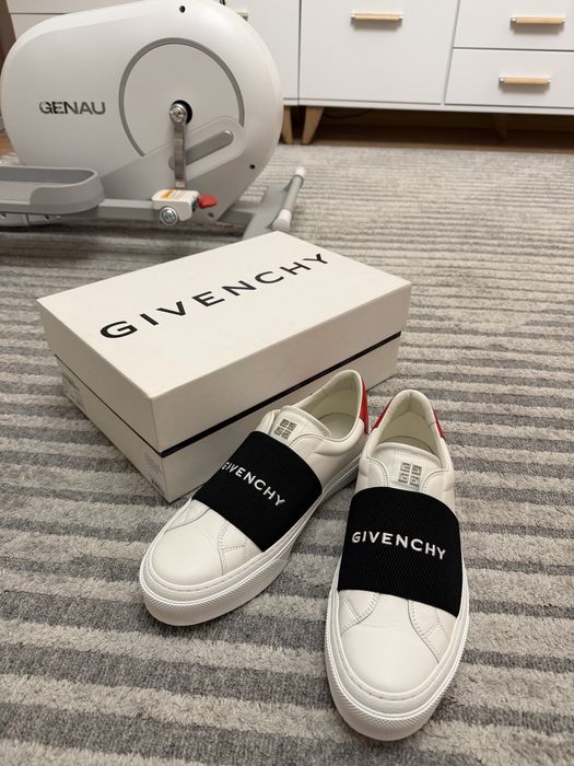 Продам кроссовки GIVENCHY