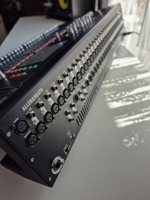 Vănd mixer digital Allen & Heath Qu 32