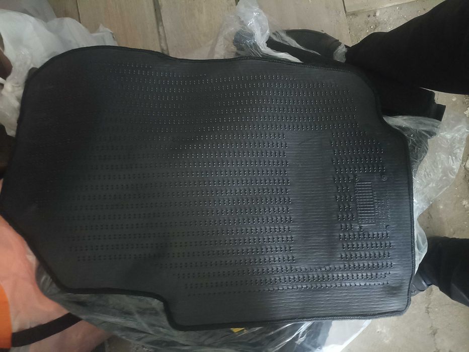 Коврики на Рав 4