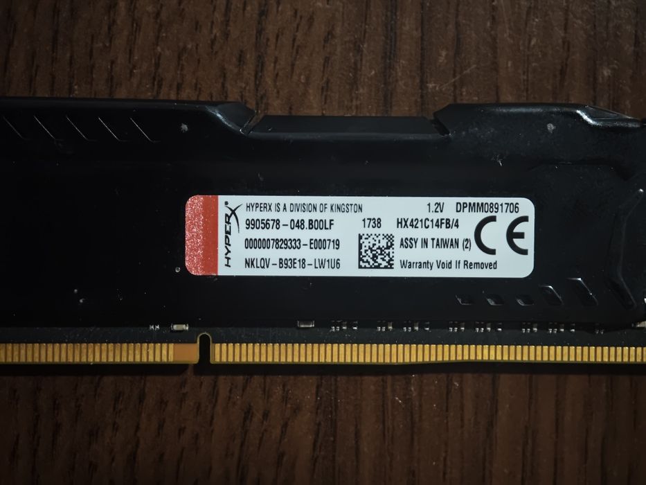 DDR3 1600 Mhz, placute de 8GB si 4GB, in total 96GB DDR3 si o placuta DDR4 2133 de 4 GB