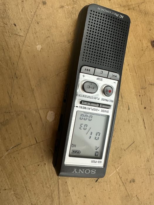 Reportofon sony icd-p520 de culoare gri cu negru