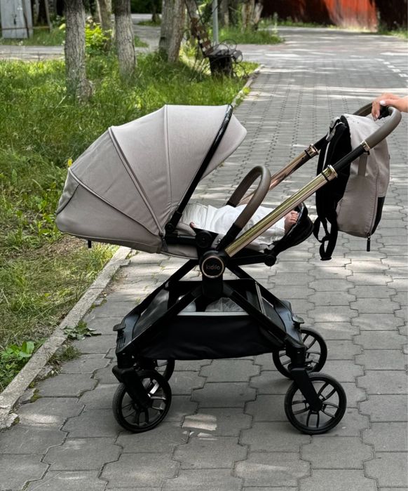 Детская прогулочная коляска