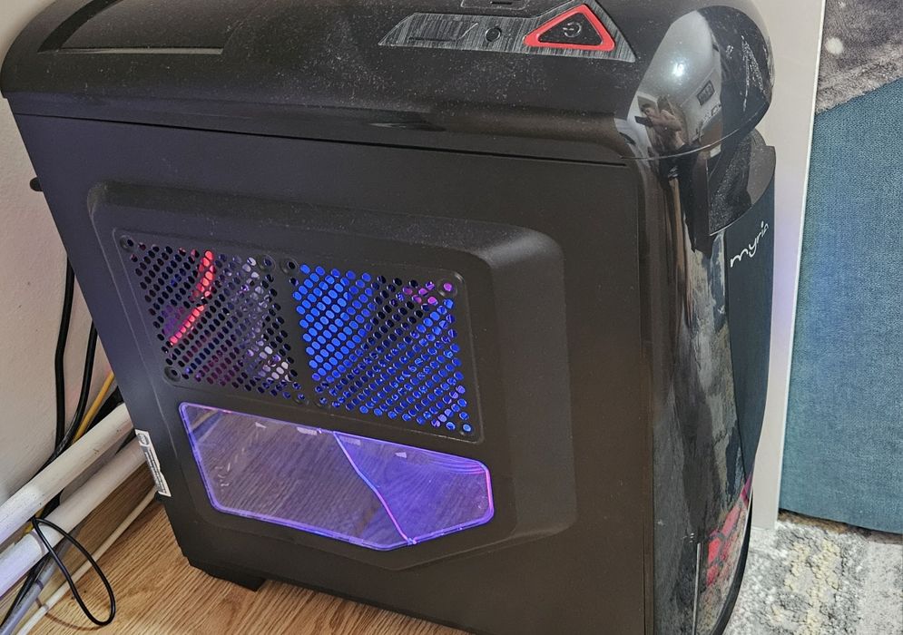 Setup gaming pc,monitor,tastatura,casti
