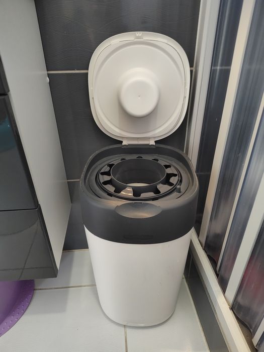 Vând coș pentru scutece Tommee Tippee Sangenic Twist