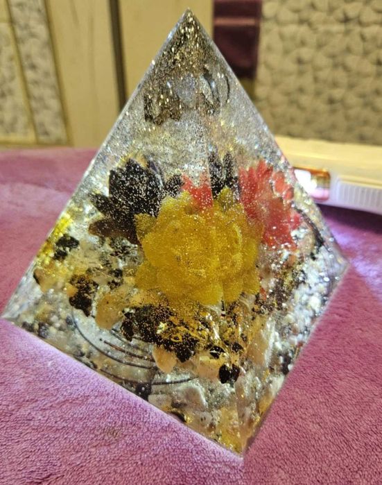 Piramida handmade pt creștere personală,  armonie, pace, echilib 16x15