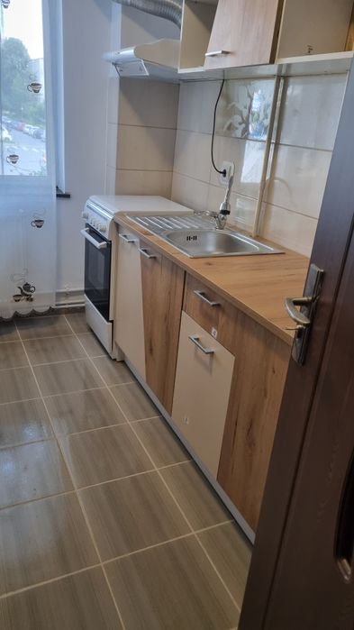 Apartament cu 2 camere de inchiriat ,etaj 1  zona sud, unitatea militara