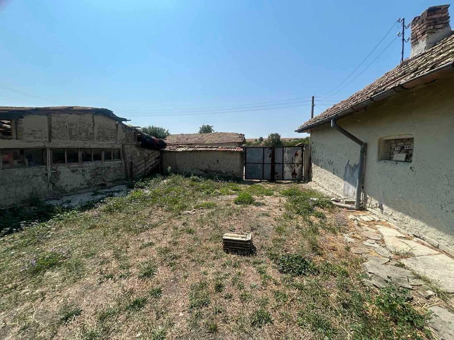 Двуетажна къща, с. Еленово