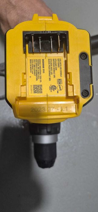 Шуруповёрт Дрель Dewalt DCD999 новый