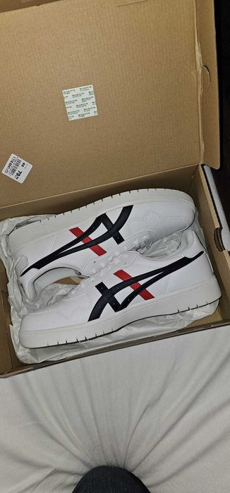 Vând adidași ASICS