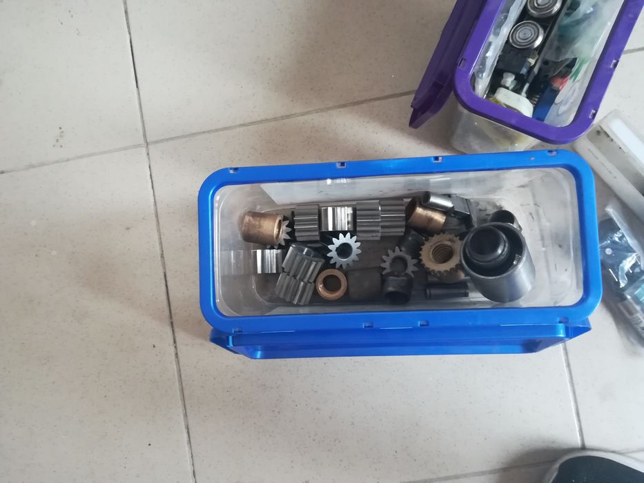 Части  за струг. Зъбни колела винтове.