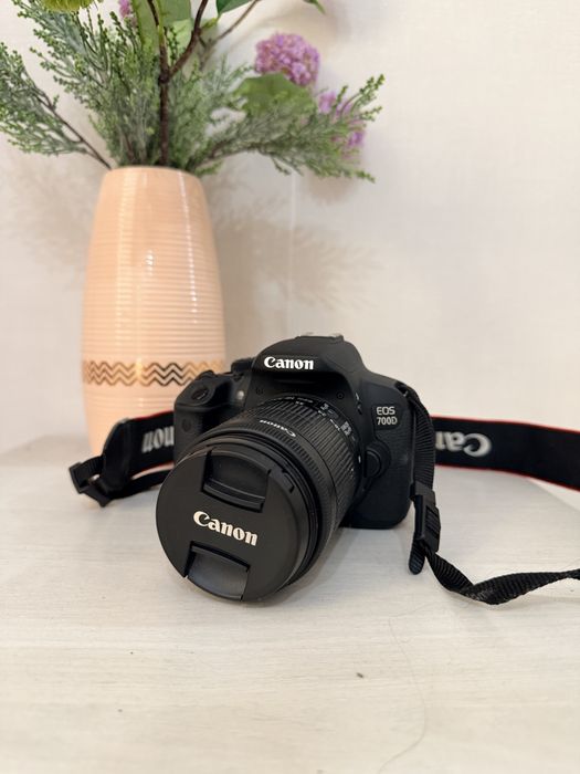 Canon EOS 700d продам в отличном состоянии