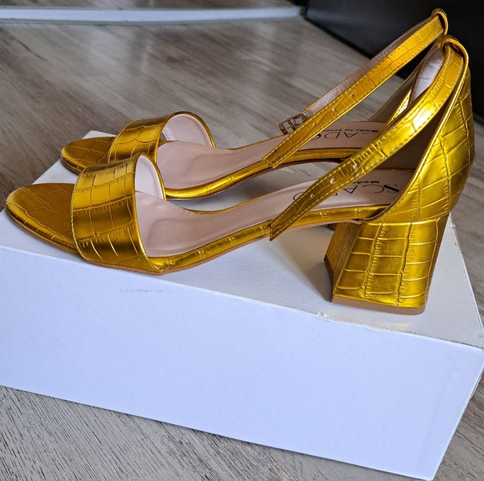 Sandale piele, noi, marimea 39