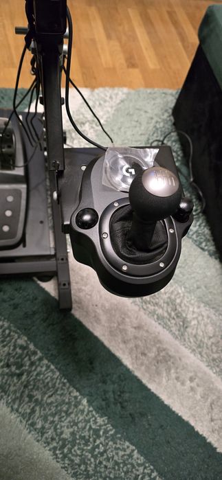 Xbox Series X , 2 controllere + 2 jocuri + cont cu abonament essential