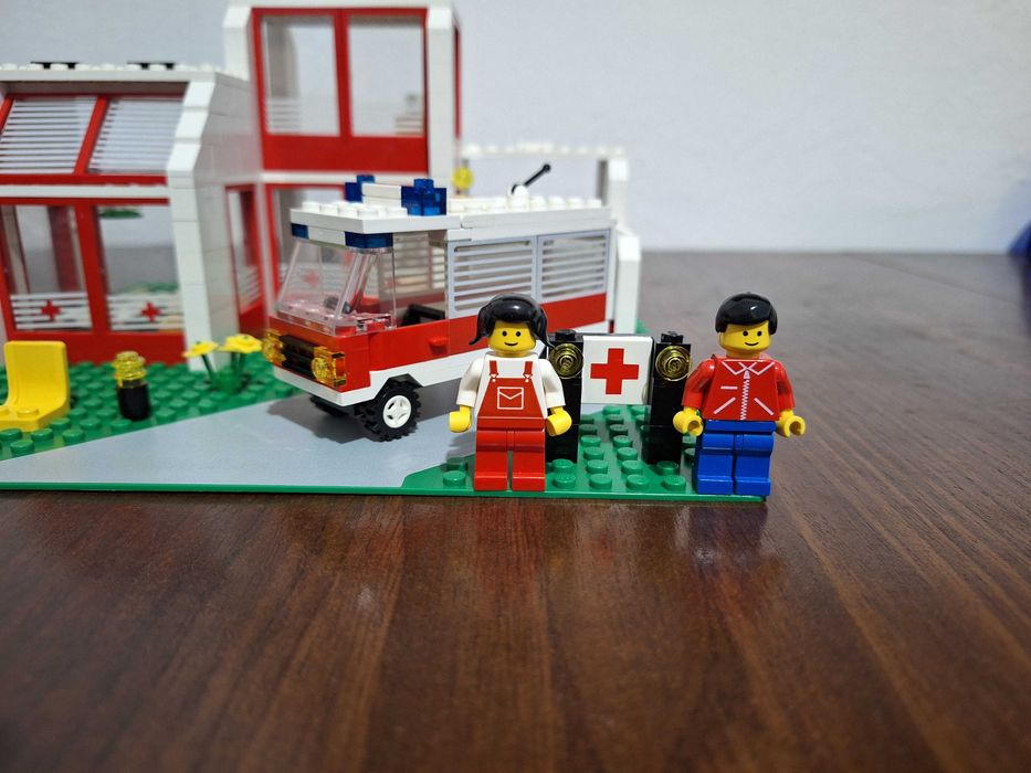 Lego 6380: Emergency Treatment Center (St. Mary's Hospital)
