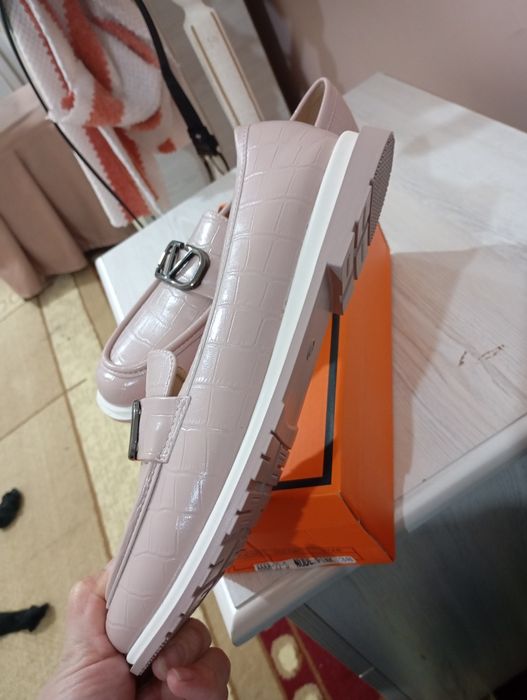 Ayaq kiyim uluwma kiyilmedi .