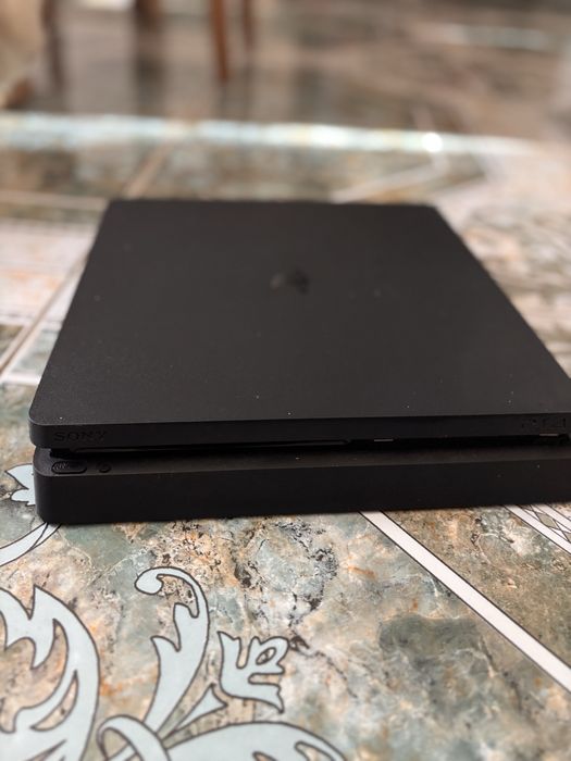 Vand ps 4 slim cu jocuri console si cont facut cu jocuri instalate
