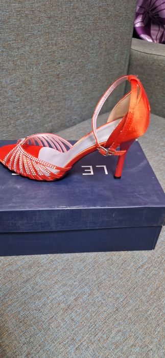 Продам обувь женскую