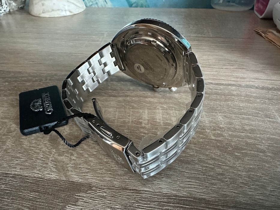 *Нов* часовник ORIENT WORLD MAP RA-AA0E02E