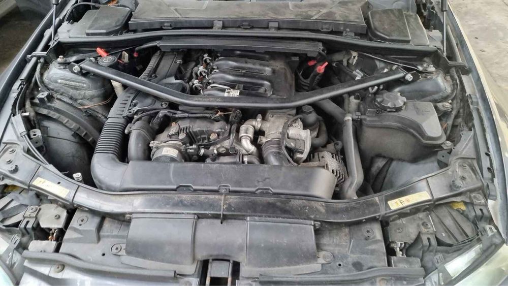 Dezmembrez BMW 330d E92 231cp,M Pack,Hi-Fi,Recaro piele,navigatie Cic