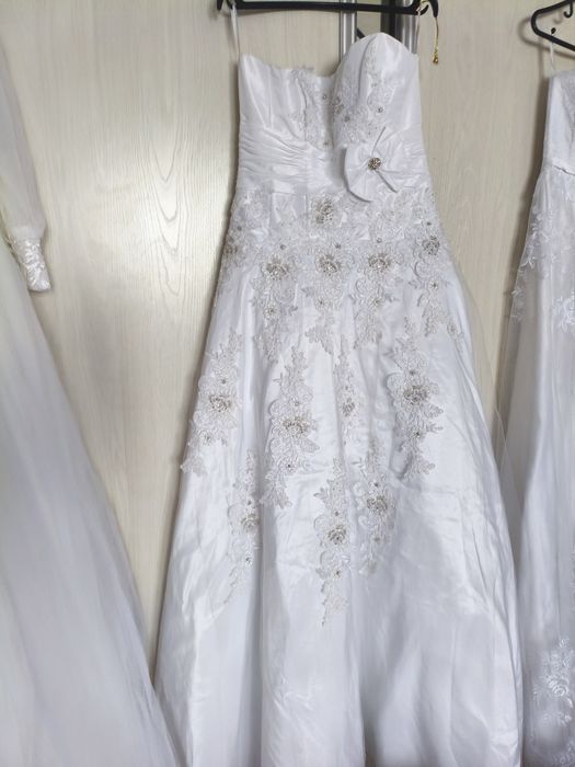 Продам платья свадебные