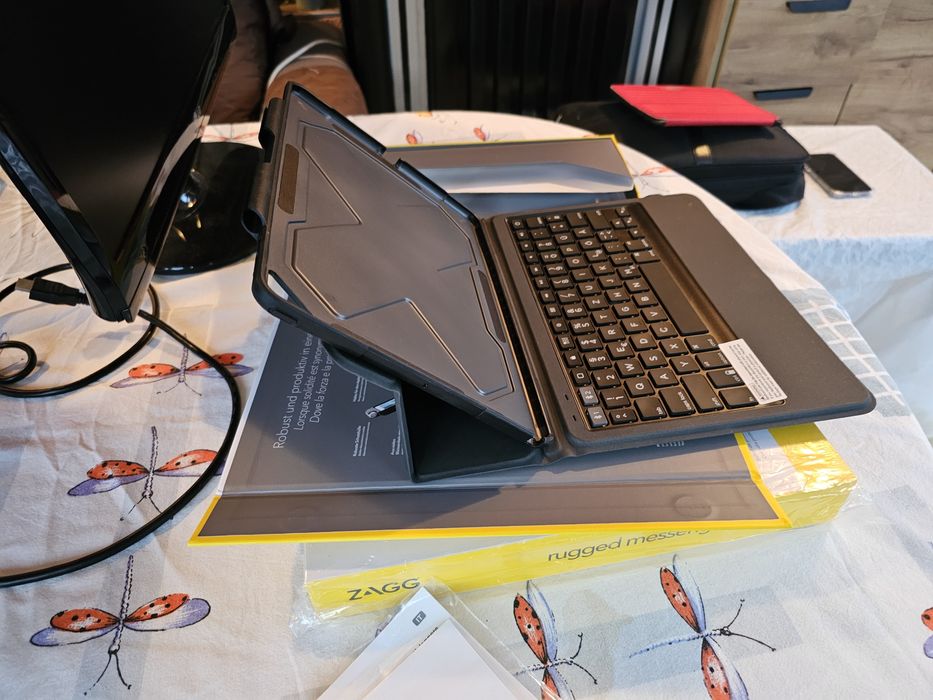Удароустойчив кейс с отделяща клавиатура Zagg Rugged Messenger Case