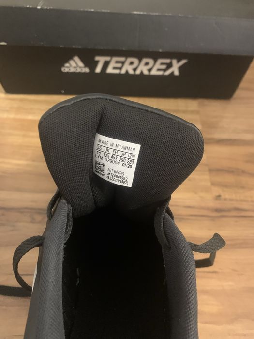 Прдаи мужские кроссовки Adidas