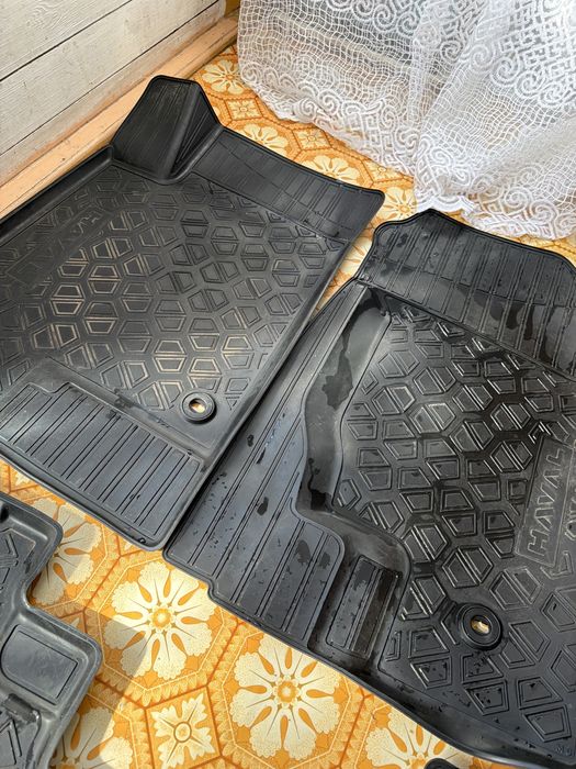 Продам коврики в салон для машины хавал М 6