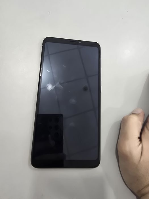 Mi Max 3 6/128g sotiladi