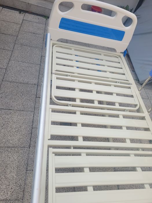 Vând pat cu saltea antiescare