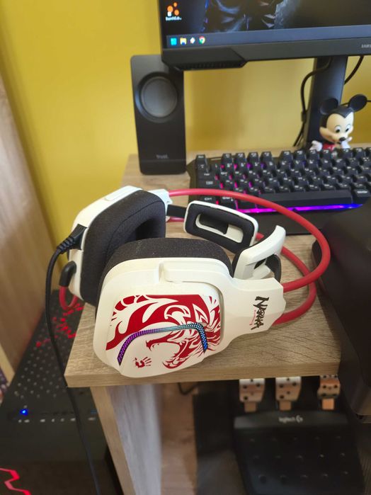 гейминг комоютър, монитор и периферия + волан  Logitech g29