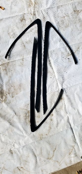 Молдинг задней форточки(бумеранг) на лексус rx 330