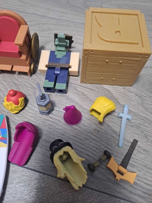 Figurine Roblox cu accesorii