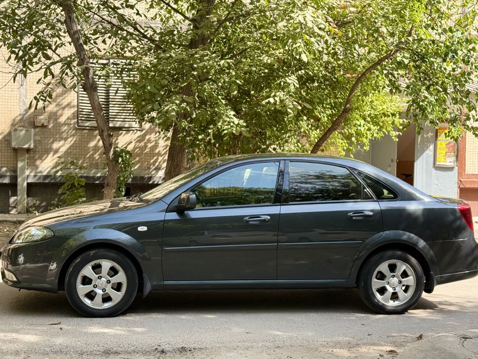 Продается джентра 3 позиция автомат. В хорошем состоянии.