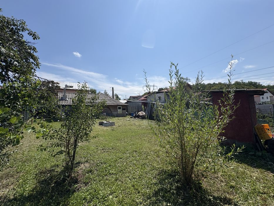 Teren 655 m² + casă în Bascov