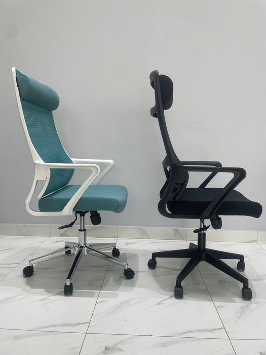 Офисное кресло модель beco black and blue