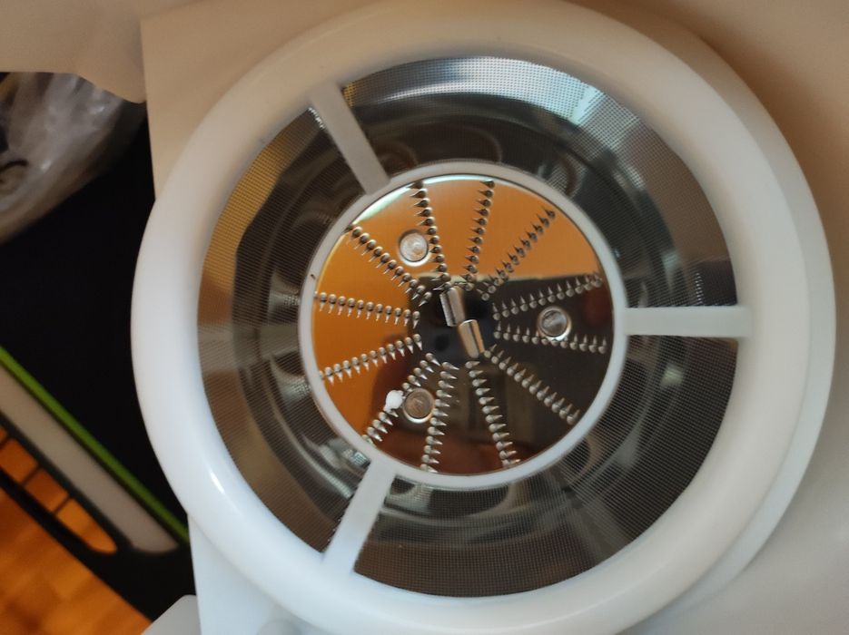 Соковыжималка электрическая