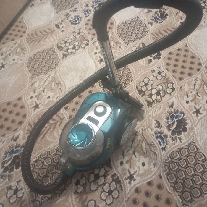 Продается пылесос со стаканом мощный