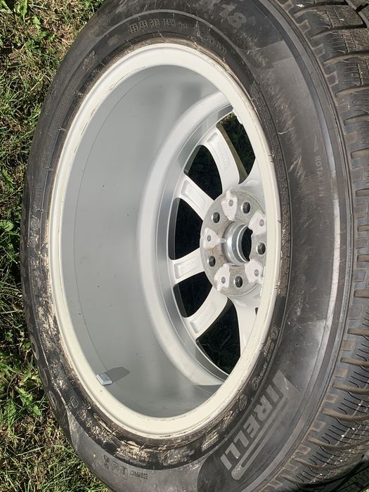 Jante noi cu tot cu cauciucuri de iarna Pirelli