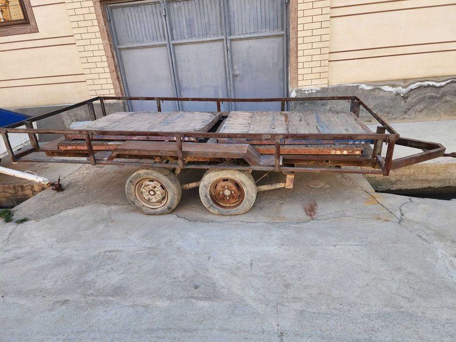 Mashina uchun uzun pritsep sotiladi