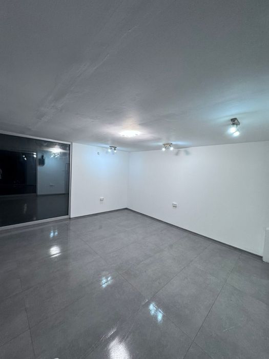 Spatiu comercial central Roman. 450 NEGOCIABIL!