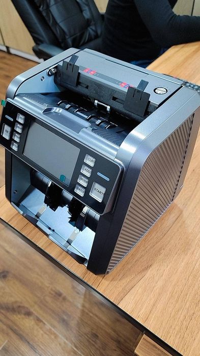 Pul sanaydigan moshinka