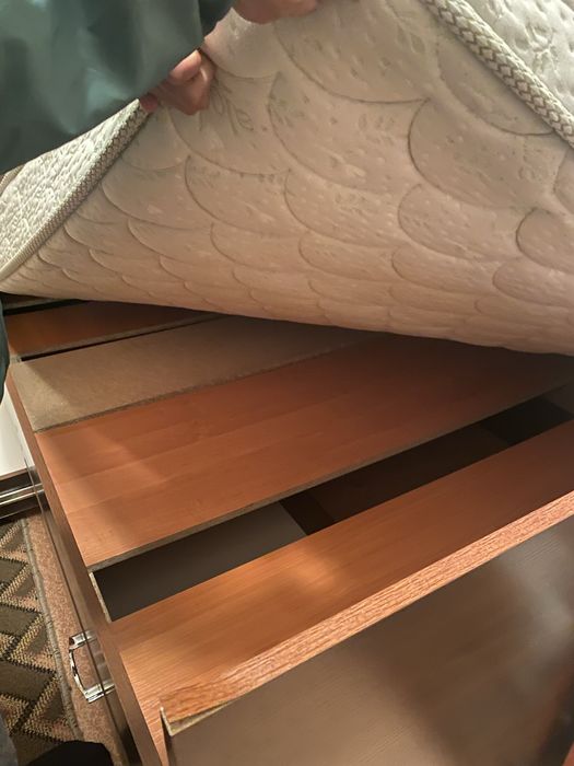 Проадется кровать с матрасом