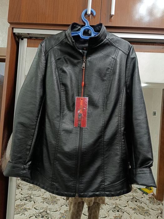 kurtka jenskaya kojannaya 54 razmer ,kupila za 550 prodam za 450 novay