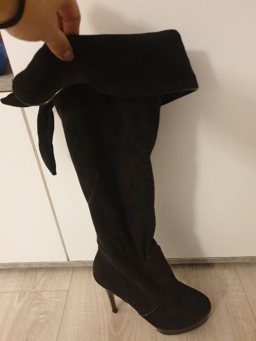 Cizme inalte din piele intoarsa