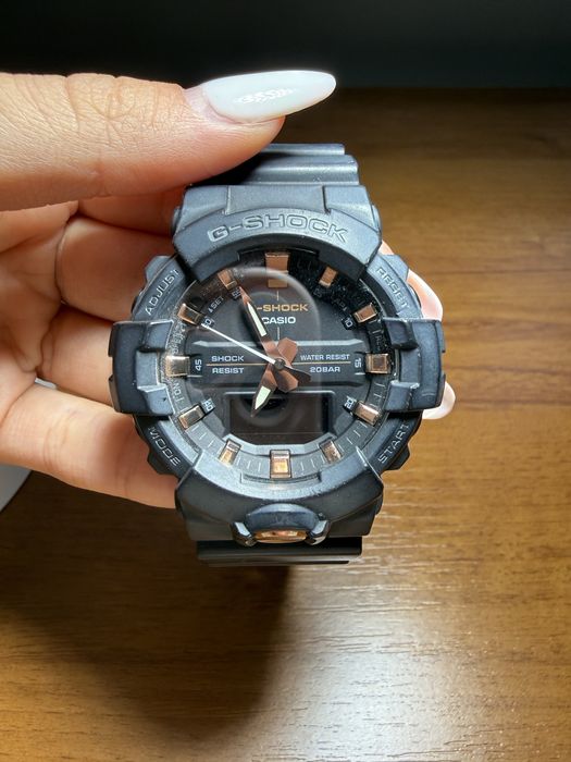 Часовник Casio G-Shok GA-810B-1A4ER