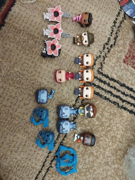 Киндер Джой фигурки Очень странные дела