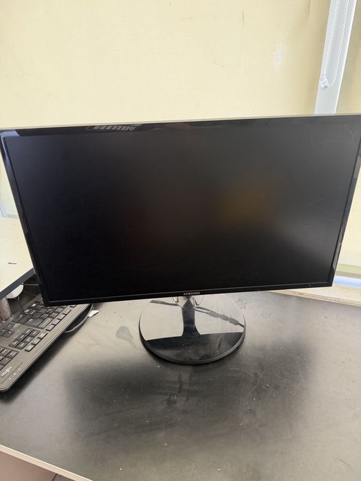 Monitor LCD cu iluminare  led