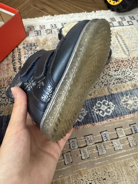 Продам детскую обувь