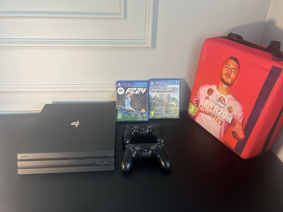 Sony PlayStation 4 Pro 1TB + 2 геймпада + Игры